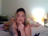 Jeune femme chaude, au gros cul, gros seins, avec des magnifiques rondeurs, prête à exaucer tout vos souhaits ! Prend place et regarde mon show de folie qui te fera oublier tout tes soucis ! Pour les plus curieux mes lives en privé se font avec des jouets