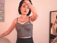 Hi! I’m someone who loves light, warmth, and genuine conversations. I adore the feeling of freedom, beautiful aesthetics, and those moments when you can just be yourself. I enjoy experimenting with looks, creating moods, and sharing energy through the frame.