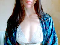 Beschreibung für Personen über 30: Ich bin Tierärztin, ichliebe es zu kochen und Kuchen zu backen. Ich bin freundlich, ausgeglichen und weiß, wie man sich benimmt. Und Kopfschmerzen habe ich nie {puścić oczko}Beschreibung für Jüngere: Ich tanze gerne, mache Quatsch, kippe ein Bier in 3 Sekunden und kann die ganze Nacht durchvögeln.