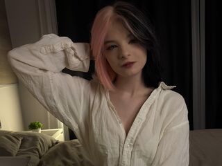 masturbating cam girl ClaudineKrentz