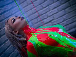 naughty cam girl fingering pussy Evelyn