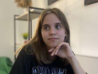 girl topless MelisaVonk