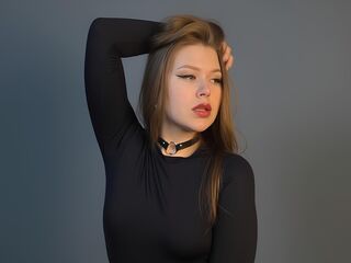 beautiful camgirl MoraLamons