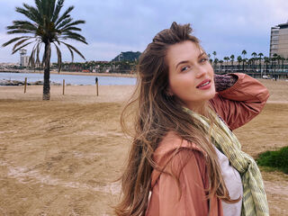 topless camgirl QuinnTakara