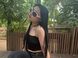 naked camgirl masturbating with dildo ShemikaGnerre