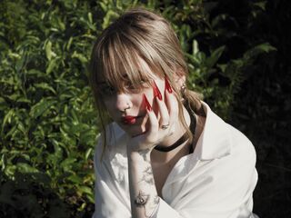 latex cam show LiyaLuna