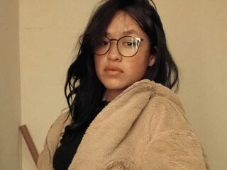 girl showing pussy AkiraFlorez