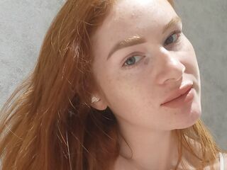 cam girl playing with sextoy AlIseLis