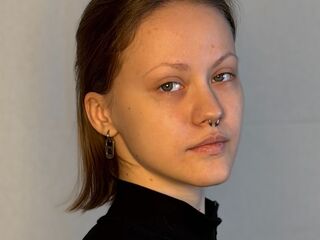 sexcam online AlainaCaveness