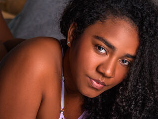 sexy camgirl AmaraRuiiz