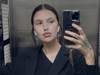 girl topless ArlindaMarotti