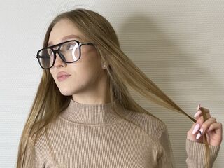 naughty cam girl fingering pussy BertaAnnarummo