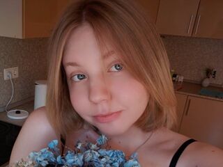 naughty camgirl masturbating with dildo BertaCheyne