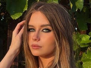 hot strip tease cam BrunaKiebler