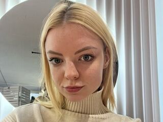 girl showing tits CarlenePattie