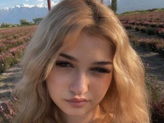 camslut masturbating CloudyFox