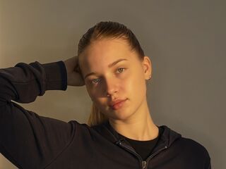 beautiful webcamgirl CristalCinnamond