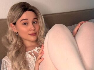 cam chatroom DeluaMoon