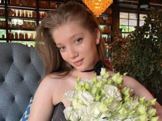 topless webcamgirl EdithBulkley