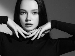 topless webcam girl EllanCantin
