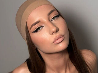 beautiful camgirl EmelyHurry