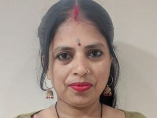 camgirl masturbating with sextoy GotiLeah