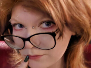 hot cam girl fingering shaved pussy InezHiefnar