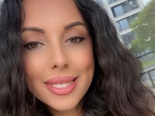 beautiful webcam girl IzyAura