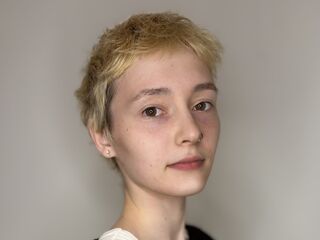 girl fingering pussy JenelleBarette