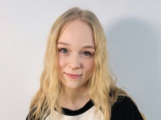 cam girl fingering KamiMellema