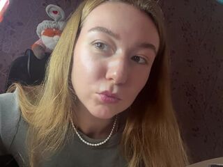 camslut spreading pussy KayeEliasen