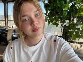 camslut KendallHennig