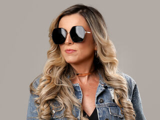 bedroom livecam KiaraMoraes