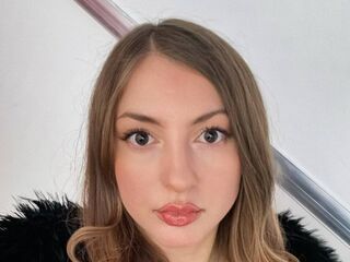 camgirl webcam KyraKur