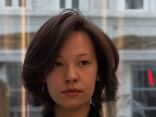 naughty camgirl fingering pussy LauretteBumba