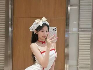 hot strip tease web cam LilyYuan