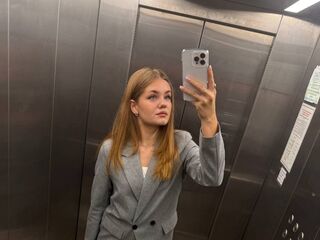 cam whore live LizzieIacovino