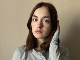 camwhore fingering shaved pussy LouanneNading