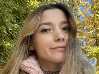 camgirl spreading pussy LunariaVelvet