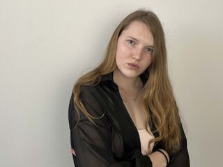 topless webcam girl MadalineMosman