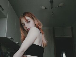 naked camgirl masturbating MaeEastes