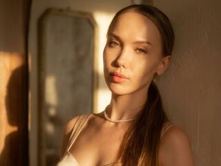 camgirl playing with dildo MargotAbbot