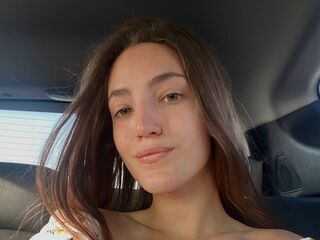 camgirl playing with vibrator MaryannLiquori
