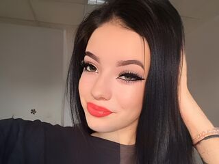 naughty cam girl fingering shaved pussy MilenaRosseti