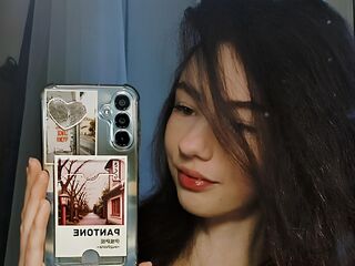 naked camgirl fingering pussy MitziBreech