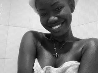 live chatroom MonaReign