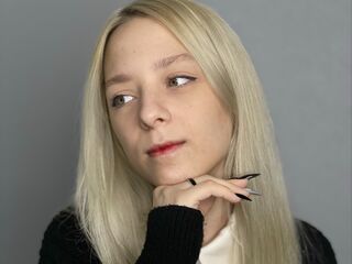 hot cam girl fingering shaved pussy OdelynChasey