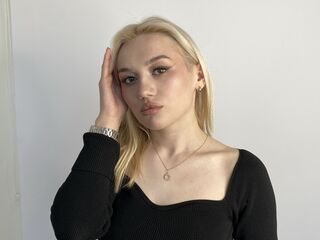 topless camgirl PaulinePedrotti