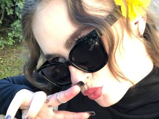 naughty camgirl fingering shaved pussy QuinnTagaca