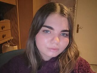 cam girl playing with dildo RedaChinzi